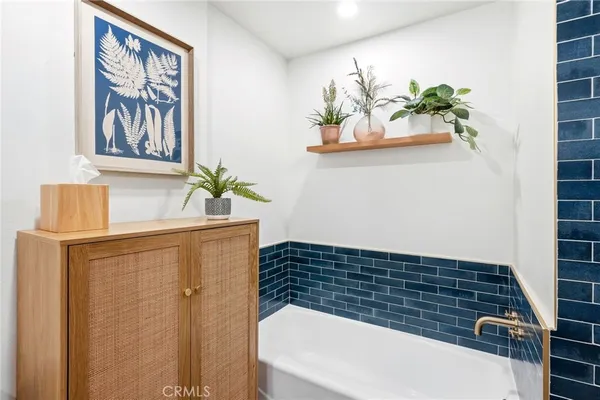 $499,000 | 17711 Margate Street, Unit 103, Encino, CA 91316