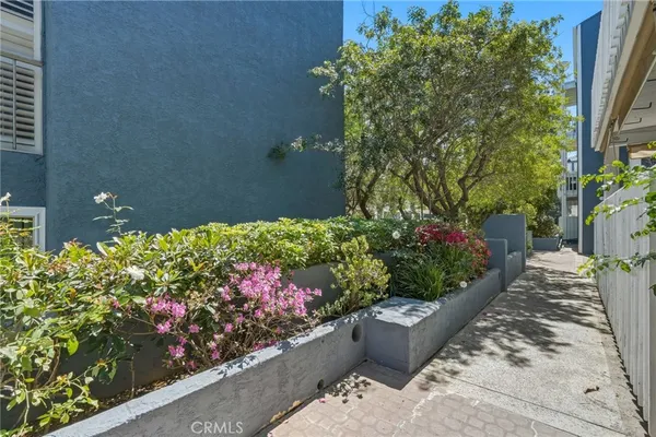 $499,000 | 17711 Margate Street, Unit 103, Encino, CA 91316