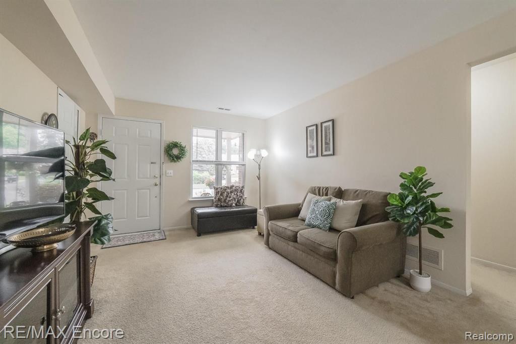 1510 Porter Circle Rochester Hills, MI 48307 - Photo 7 of 28