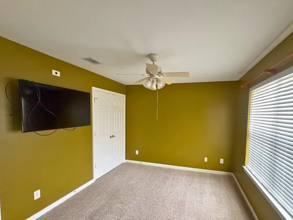 a view of a livingroom with a garage