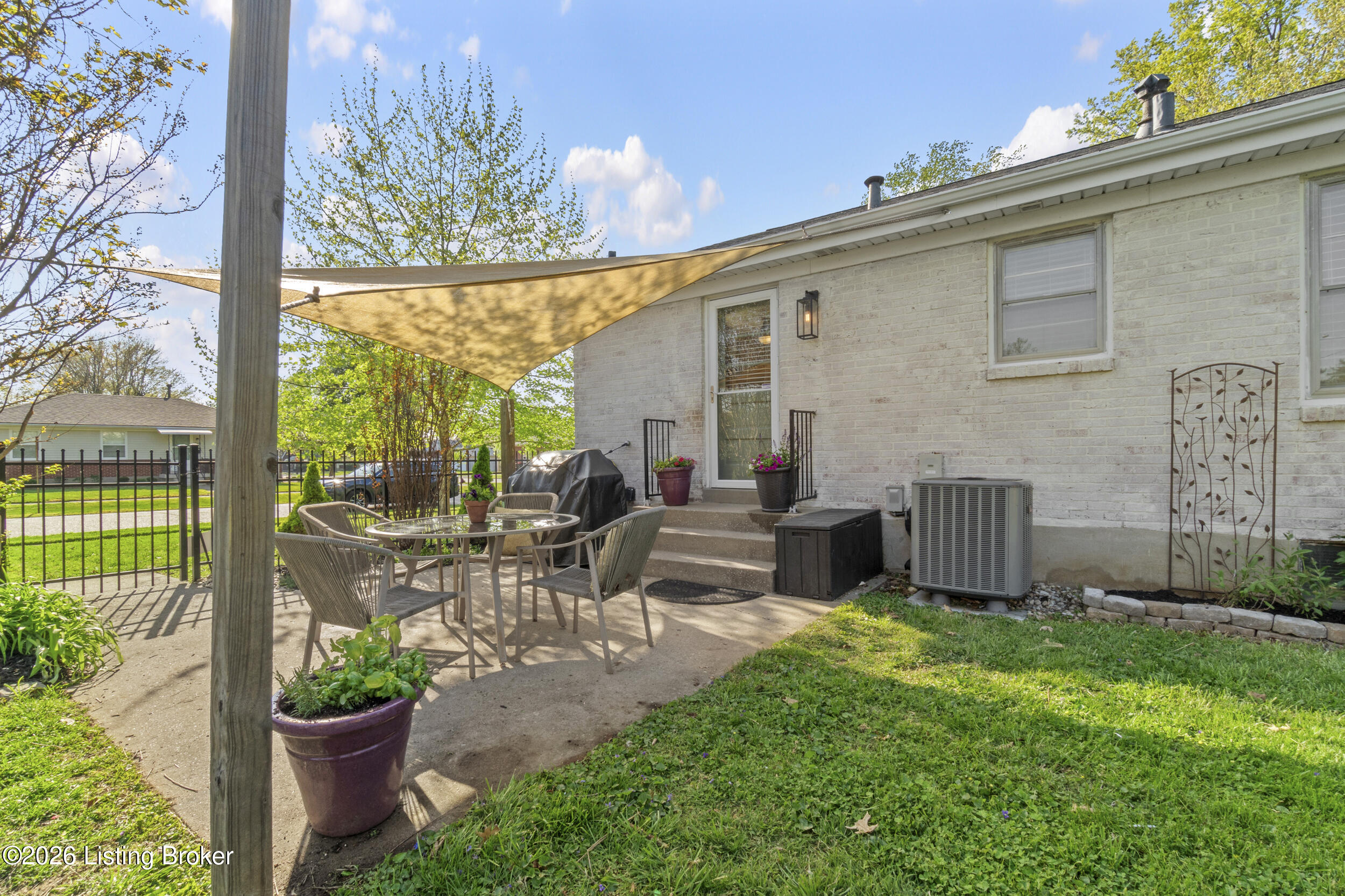 3900 Pembroke Road Louisville, KY 40220 - Photo 15 of 38 Patio