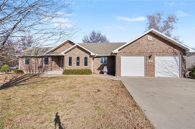 $355,000 | 545 East Monroe Avenue, Garnett, KS 66032
