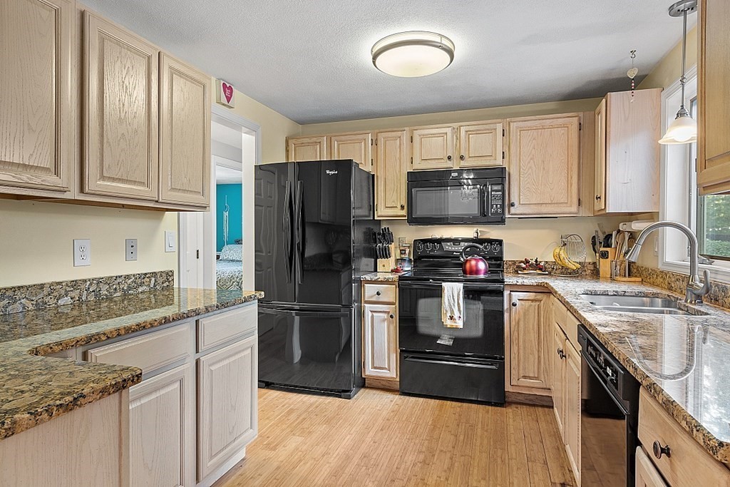 11 Andrews Farm Road Boxford, MA 01921 - Photo 5 of 40