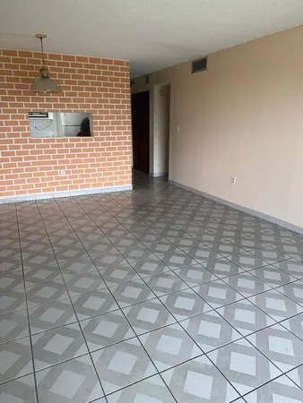 $245,000 | Fountainebleau, Miami, FL 33174
