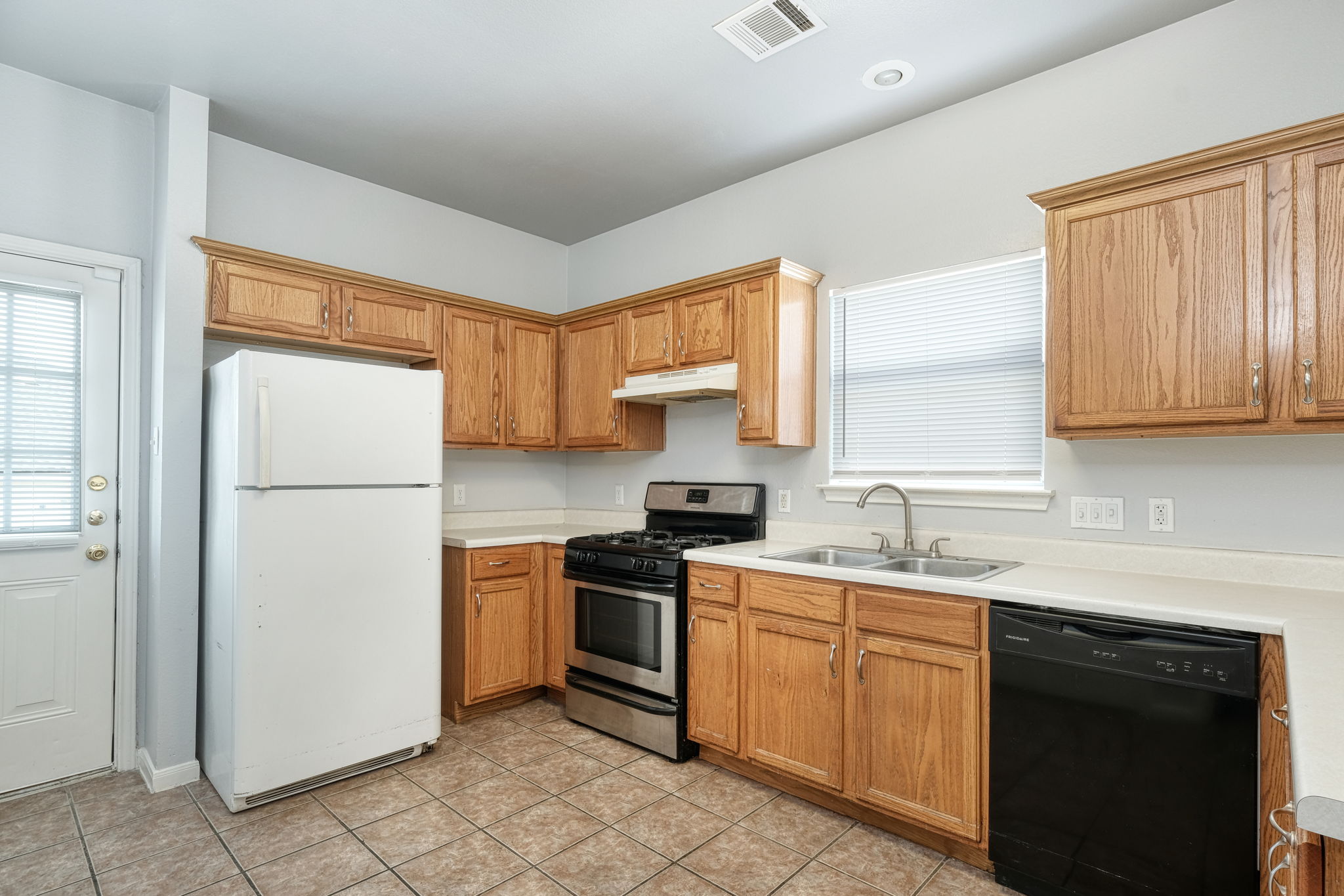 2802 Southampton Way, Unit A Round Rock, TX 78664 - Photo 4 of 13 Kitchen featuring freestanding refrigerator, stainless steel range with gas stovetop, dishwasher, light countertops, and plenty of natural light