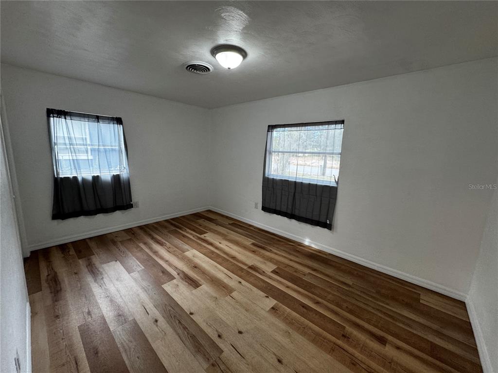 716 McCormack Street Leesburg, FL 34748 - Photo 6 of 13 an empty room with windows