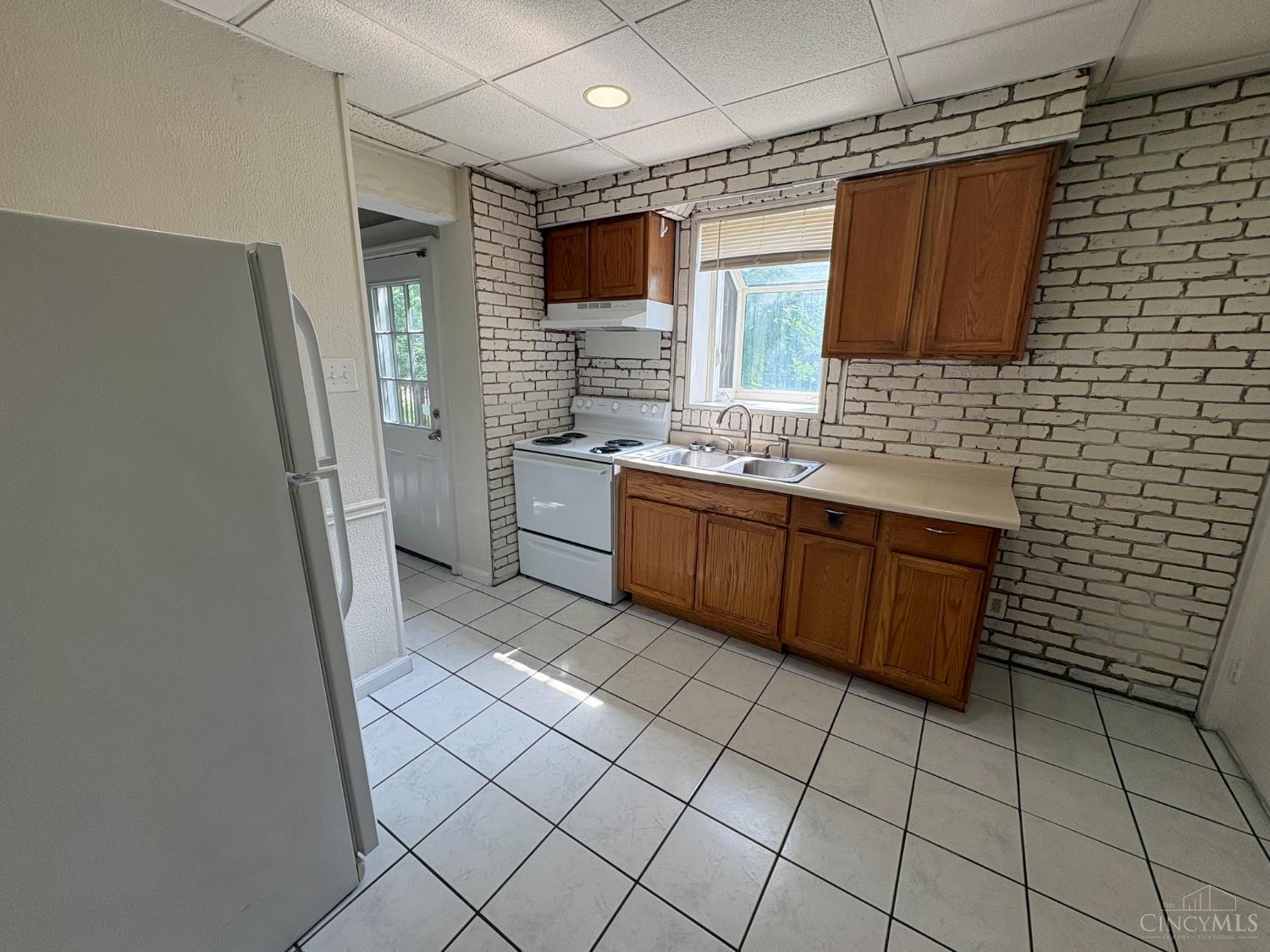 2832 Shaffer Avenue Cincinnati, OH 45211 - Photo 6 of 12 Gallery Image 6
