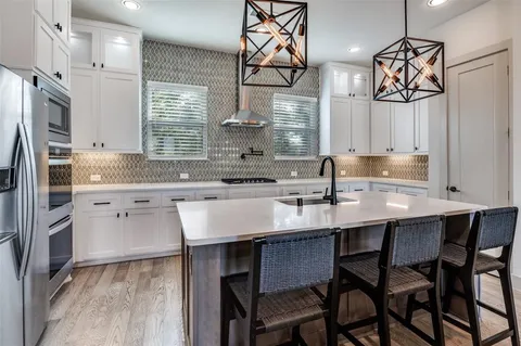 $650,000 | 1434 Elevado Drive, Dallas, TX 75212