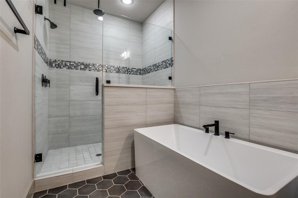 1434 Elevado Drive Dallas, TX 75212 - Photo 20 of 27 a bathroom with a bathtub and shower