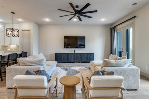 $650,000 | 1434 Elevado Drive, Dallas, TX 75212