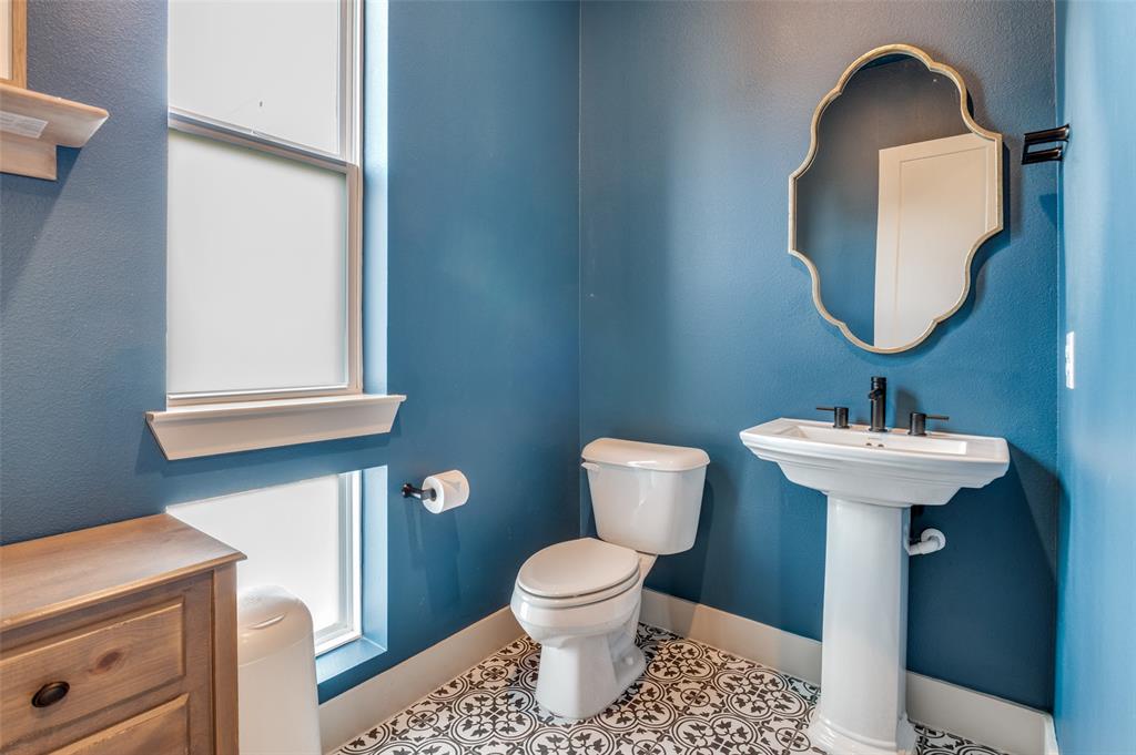 1434 Elevado Drive Dallas, TX 75212 - Photo 8 of 27 a bathroom with a toilet sink and mirror