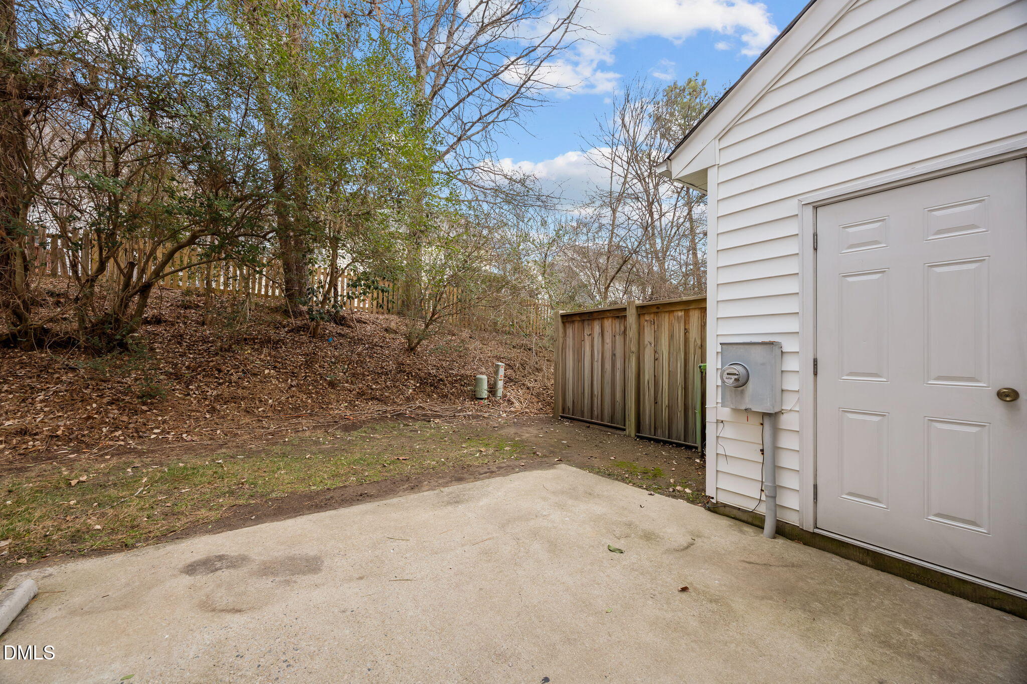 8606 London Park Court Raleigh, NC 27615 - Photo 27 of 29 a view of a house with a snow in the yard