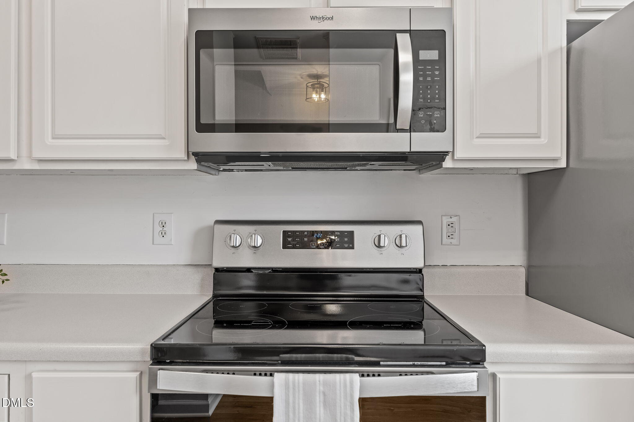 8606 London Park Court Raleigh, NC 27615 - Photo 7 of 29 a stove top oven sitting inside of a kitchen