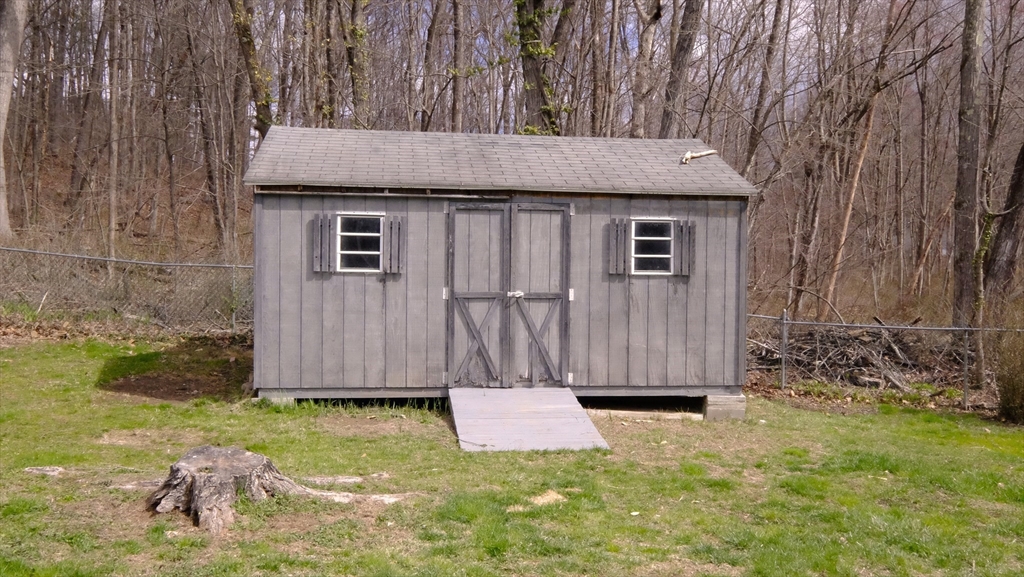 955 Burts Pit Road Northampton, MA 01062 - Photo 4 of 18