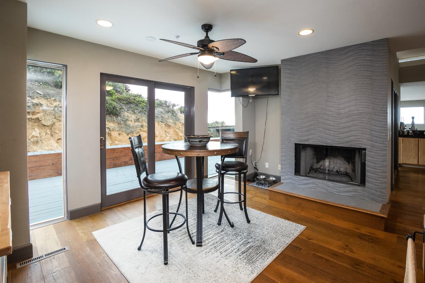390 Hidden Valley Road Watsonville, CA 95076 - Photo 4 of 43 Gallery Image 4