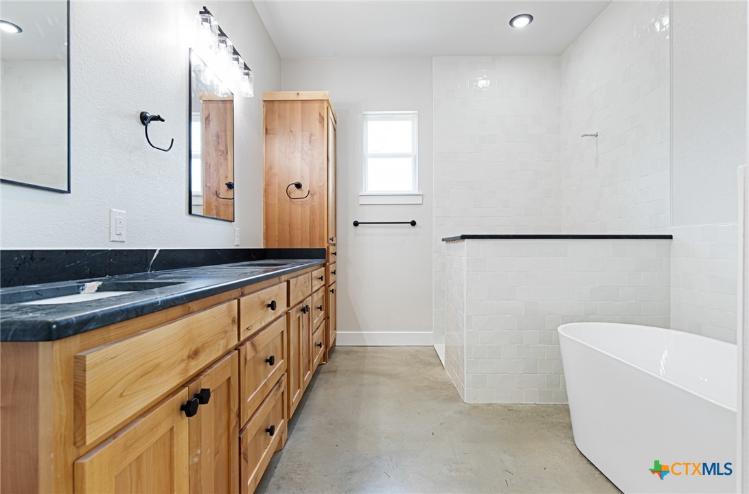 237 Cedar Bluff Loop Gatesville, TX 76528 - Photo 11 of 31 a bathroom with a sink a toilet and a tub