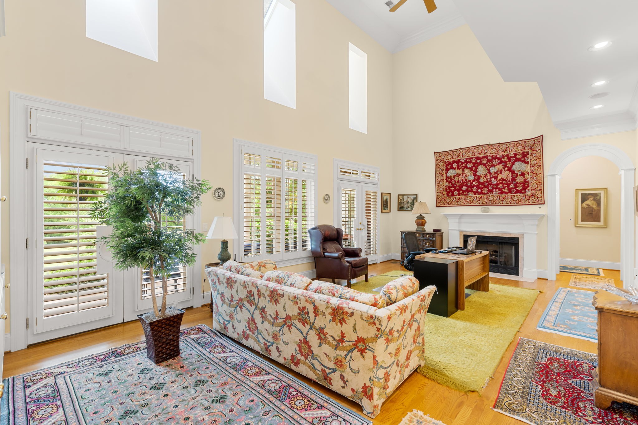 3210 Kinnard Springs Road Franklin, TN 37064 - Photo 20 of 64 a living room with furniture and a fireplace