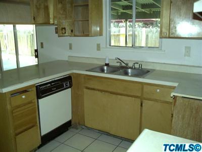 30918 Farr Road Visalia, CA 93291 - Photo 4 of 10 kitchen area