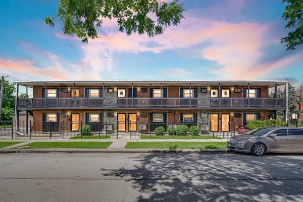 $1,100,000 | 184 West 147th Street, Harvey, IL 60426