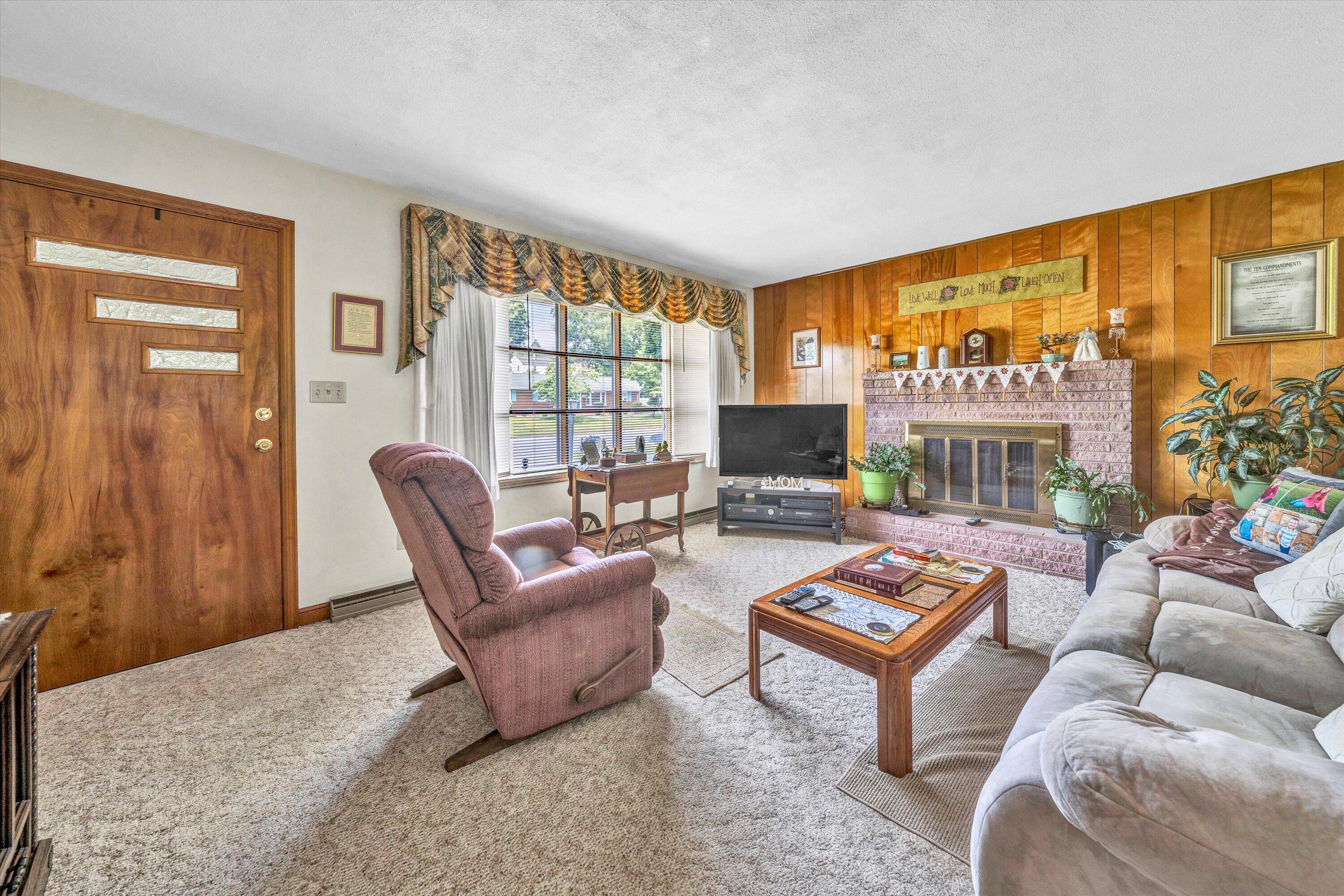 4711 Florist Road Roanoke, VA 24012 - Photo 4 of 30 04-DSC00058