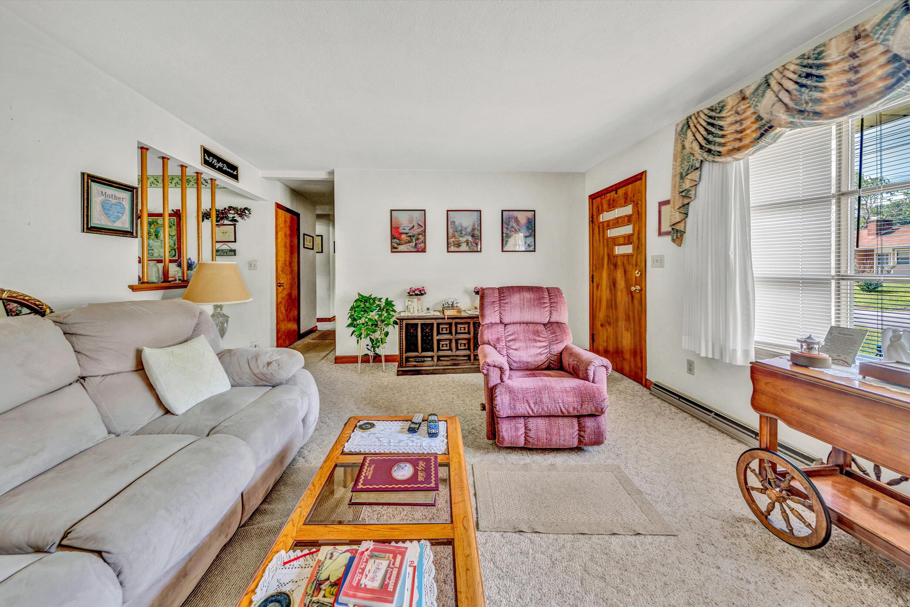 4711 Florist Road Roanoke, VA 24012 - Photo 5 of 30 05-DSC00061