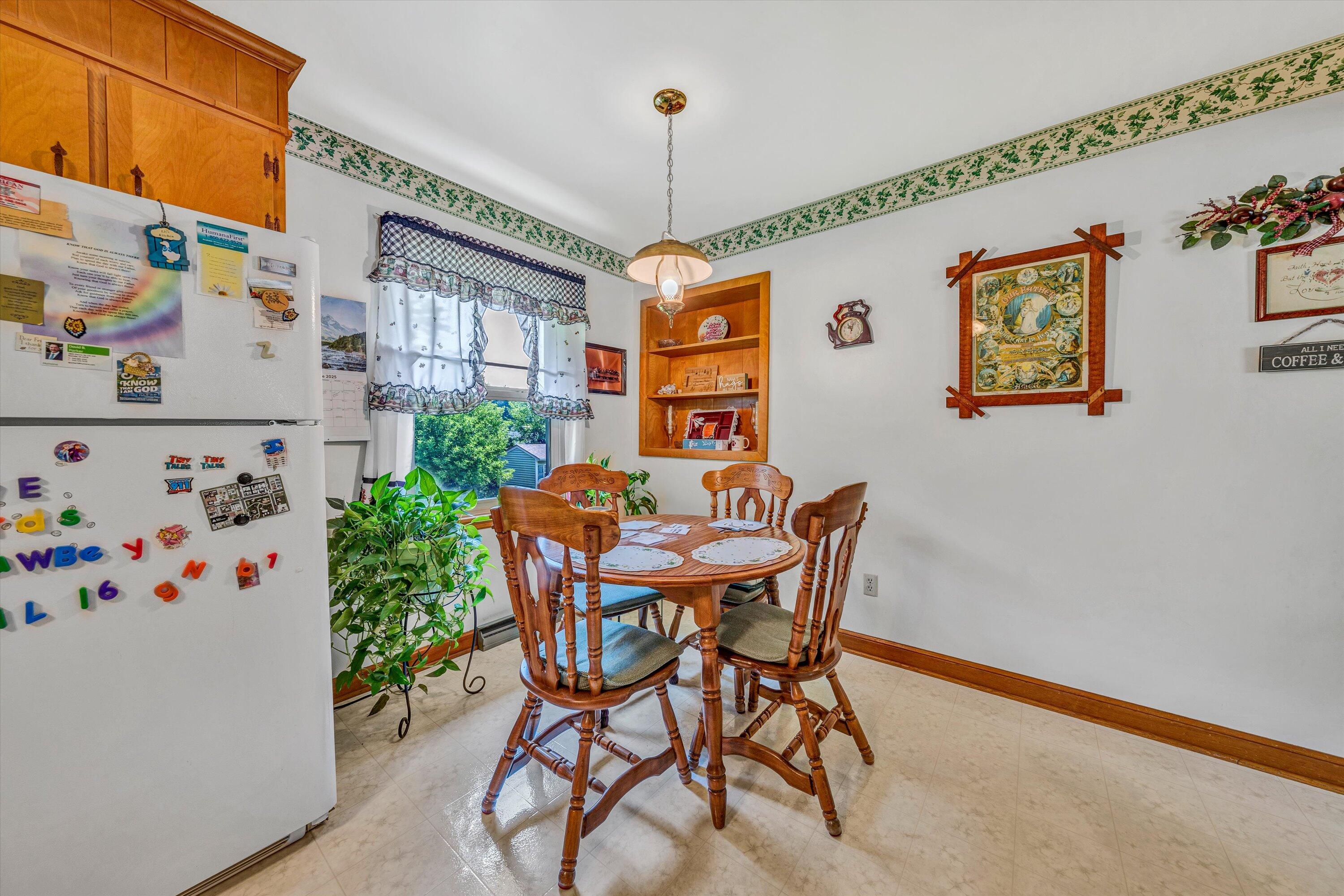 4711 Florist Road Roanoke, VA 24012 - Photo 6 of 30 06-DSC00004