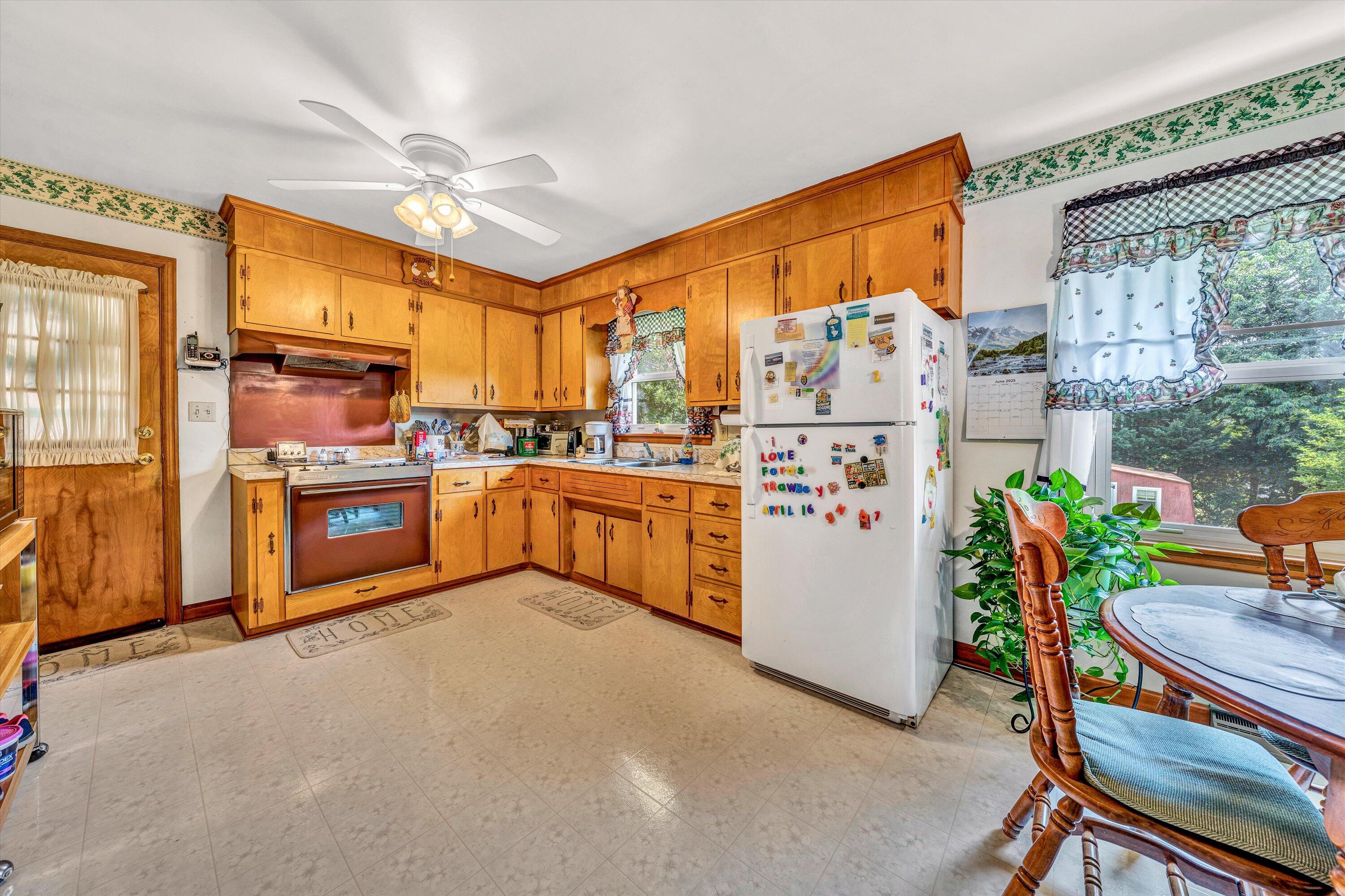 4711 Florist Road Roanoke, VA 24012 - Photo 7 of 30 07-DSC00001