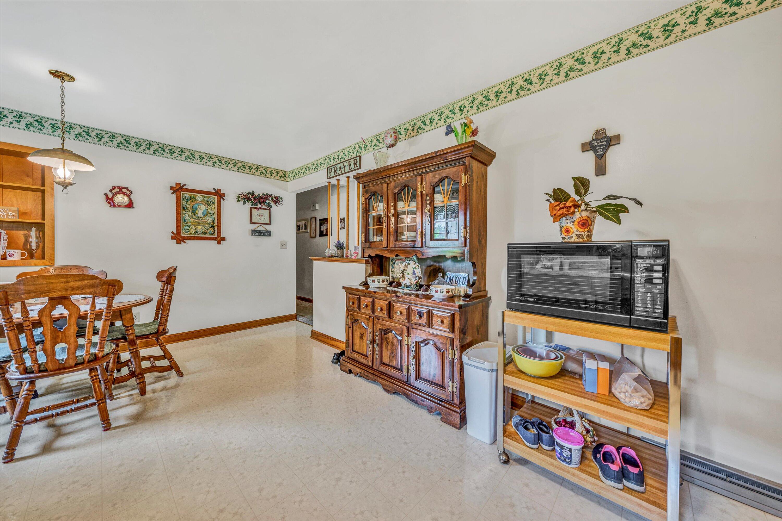 4711 Florist Road Roanoke, VA 24012 - Photo 8 of 30 08-DSC00010