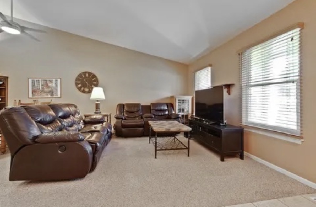 118 Bedford Road Mundelein, IL 60060 - Photo 2 of 14