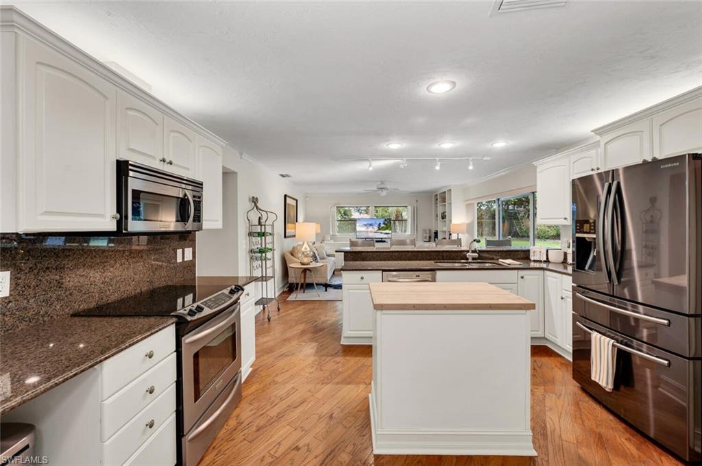 2050 Crayton Road Naples, FL 34102 - Photo 7 of 26