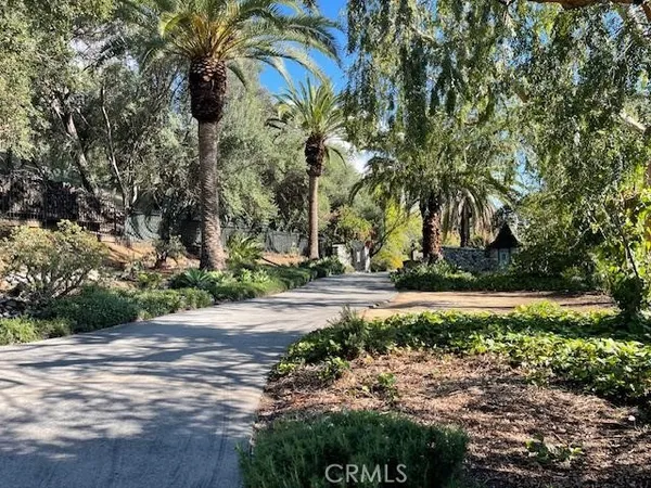 $1,780,000 | 4457 Liveoak Drive, Claremont, CA 91711