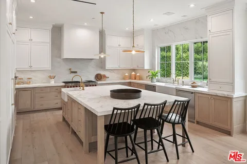 $19,995,000 | 1072 Amalfi Drive, Pacific Palisades, CA 90272