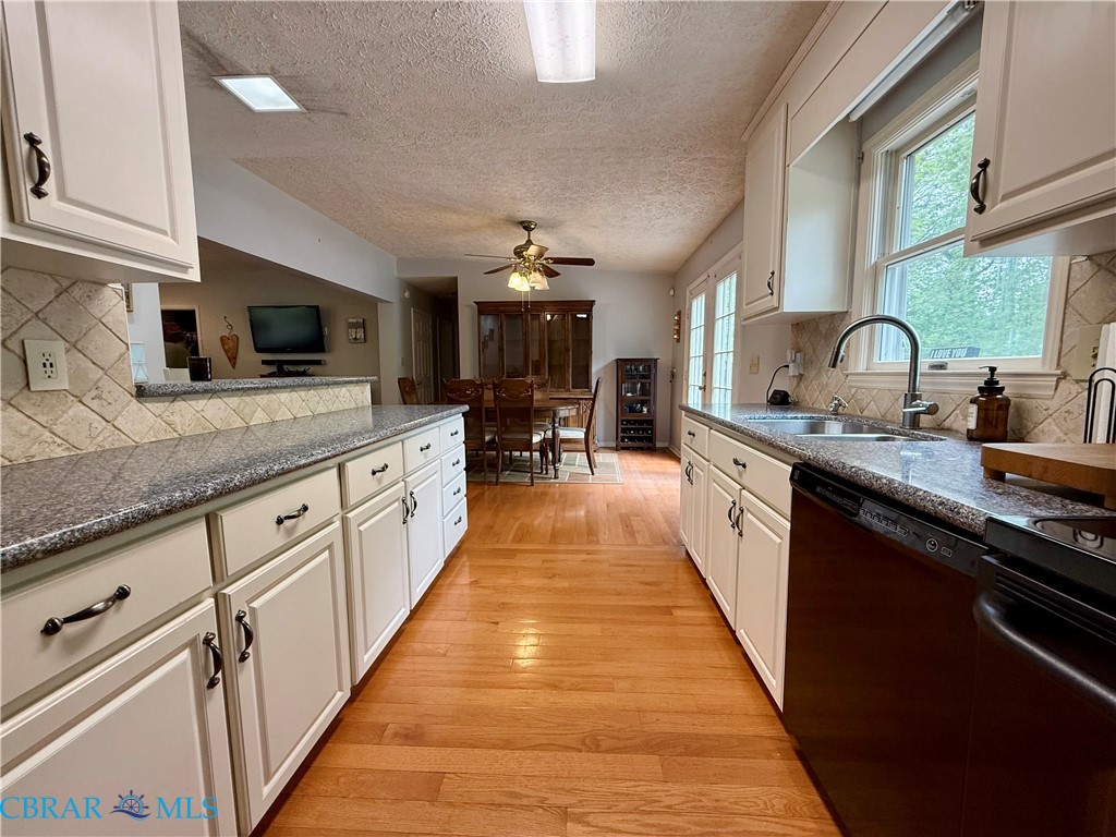 327 Gilbert Street Kilmarnock, VA 22482 - Photo 11 of 37