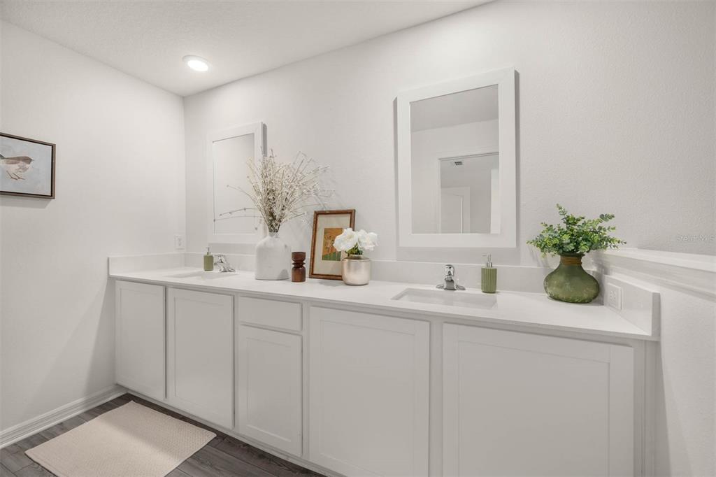 685 Poppy Lane Dundee, FL 33838 - Photo 18 of 31 a bathroom with a sink and a mirror