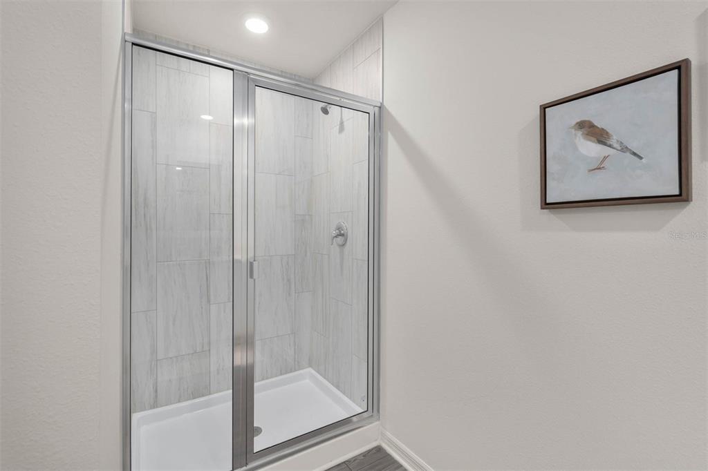 685 Poppy Lane Dundee, FL 33838 - Photo 19 of 31 a bathroom with a shower