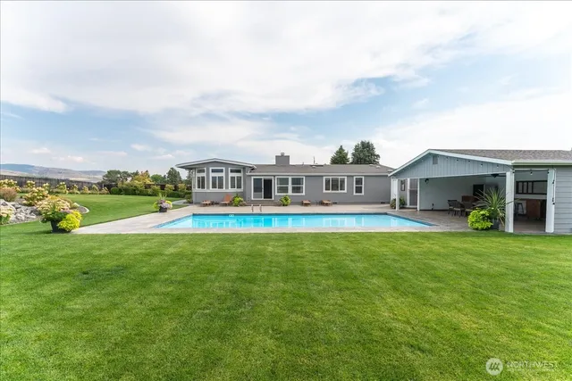 a view of a house with a yard and plants