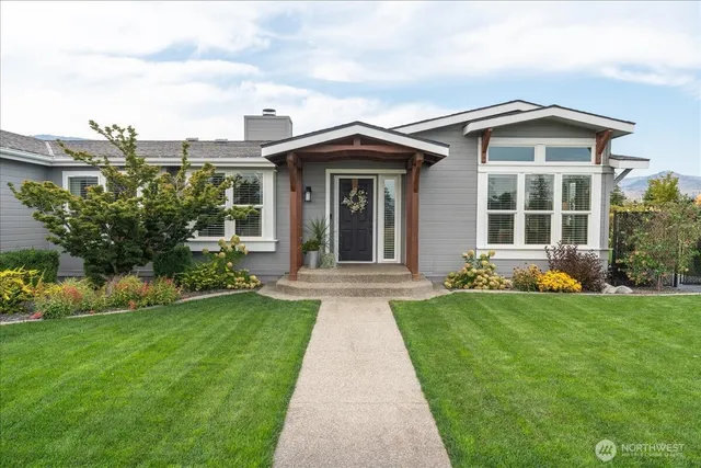 a view of a house with garden and yard