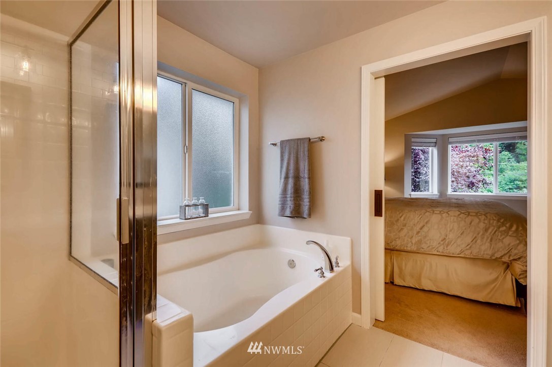 264 Shadow Place Southeast Renton, WA 98059 - Photo 14 of 22