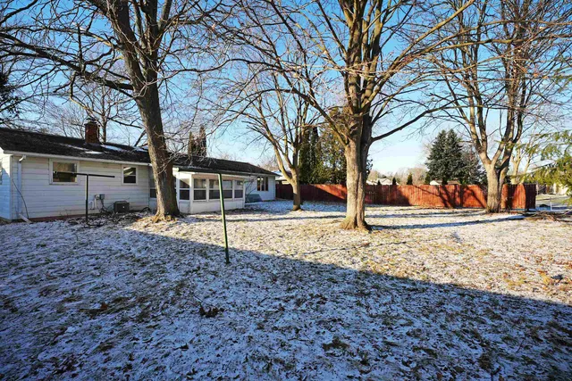 $299,900 | 530 Lorraine Lane, Green Bay, WI 54311