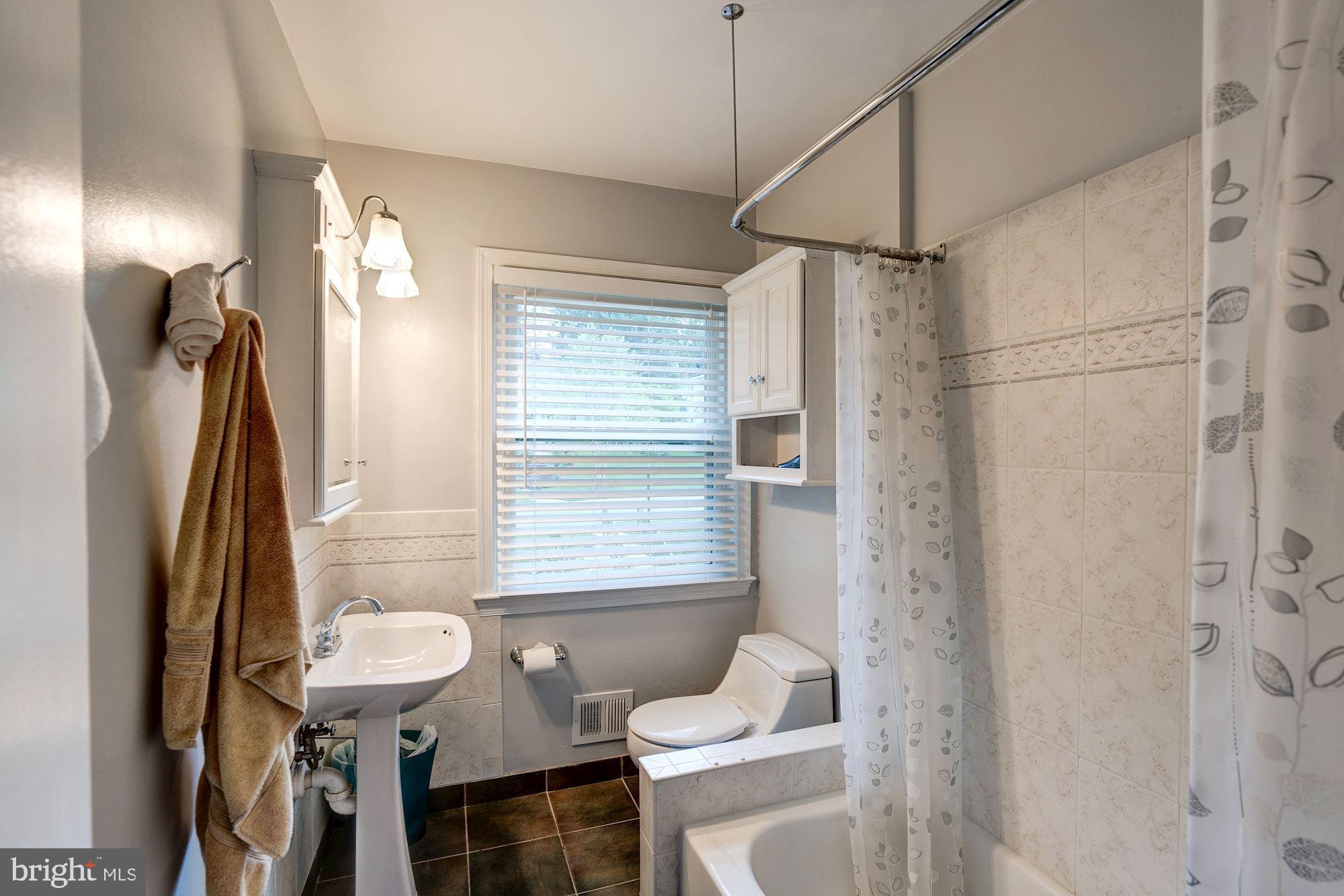 7604 Sebago Road Bethesda, MD 20817 - Photo 12 of 31 bathroom