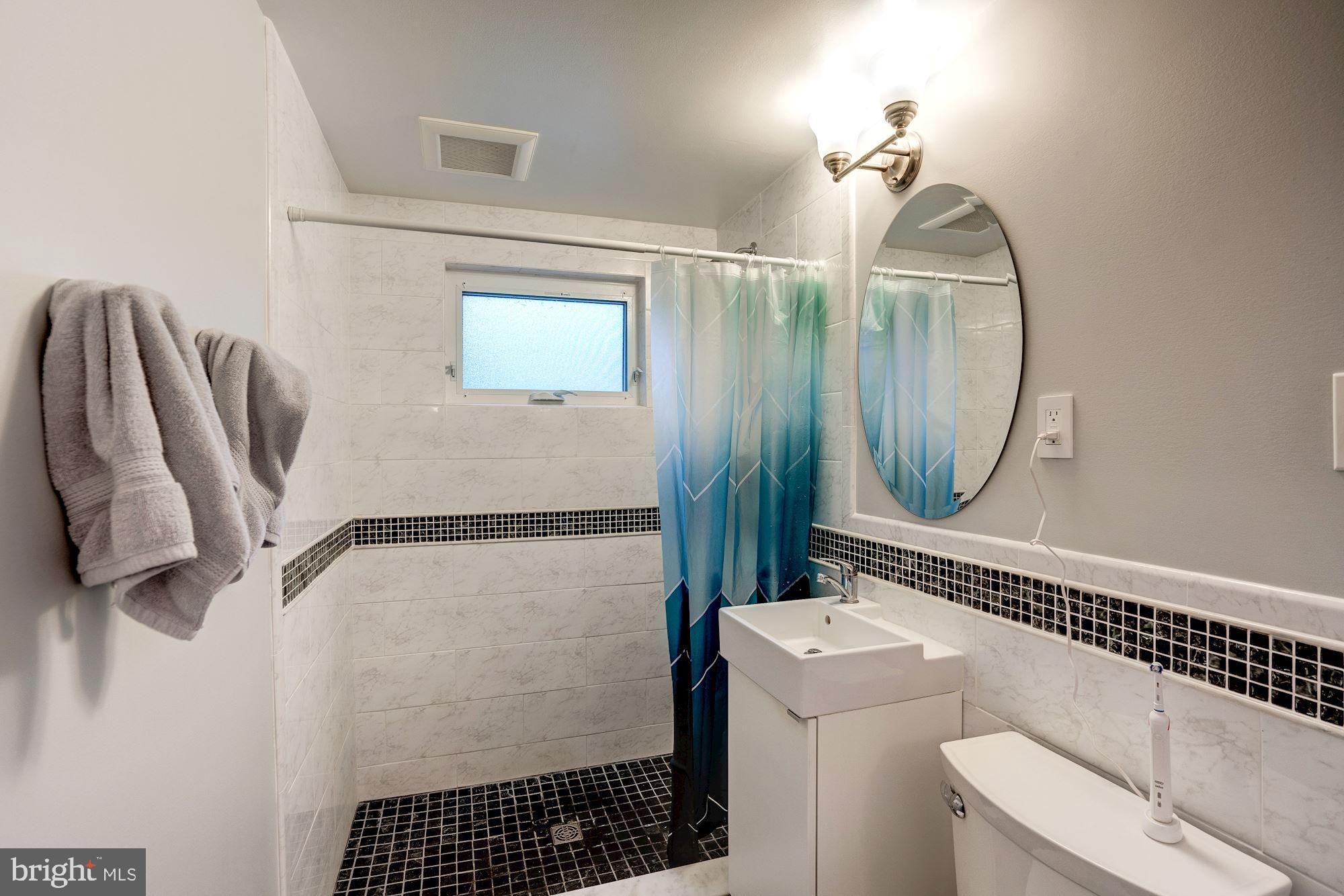7604 Sebago Road Bethesda, MD 20817 - Photo 21 of 31 Family Room bathroom