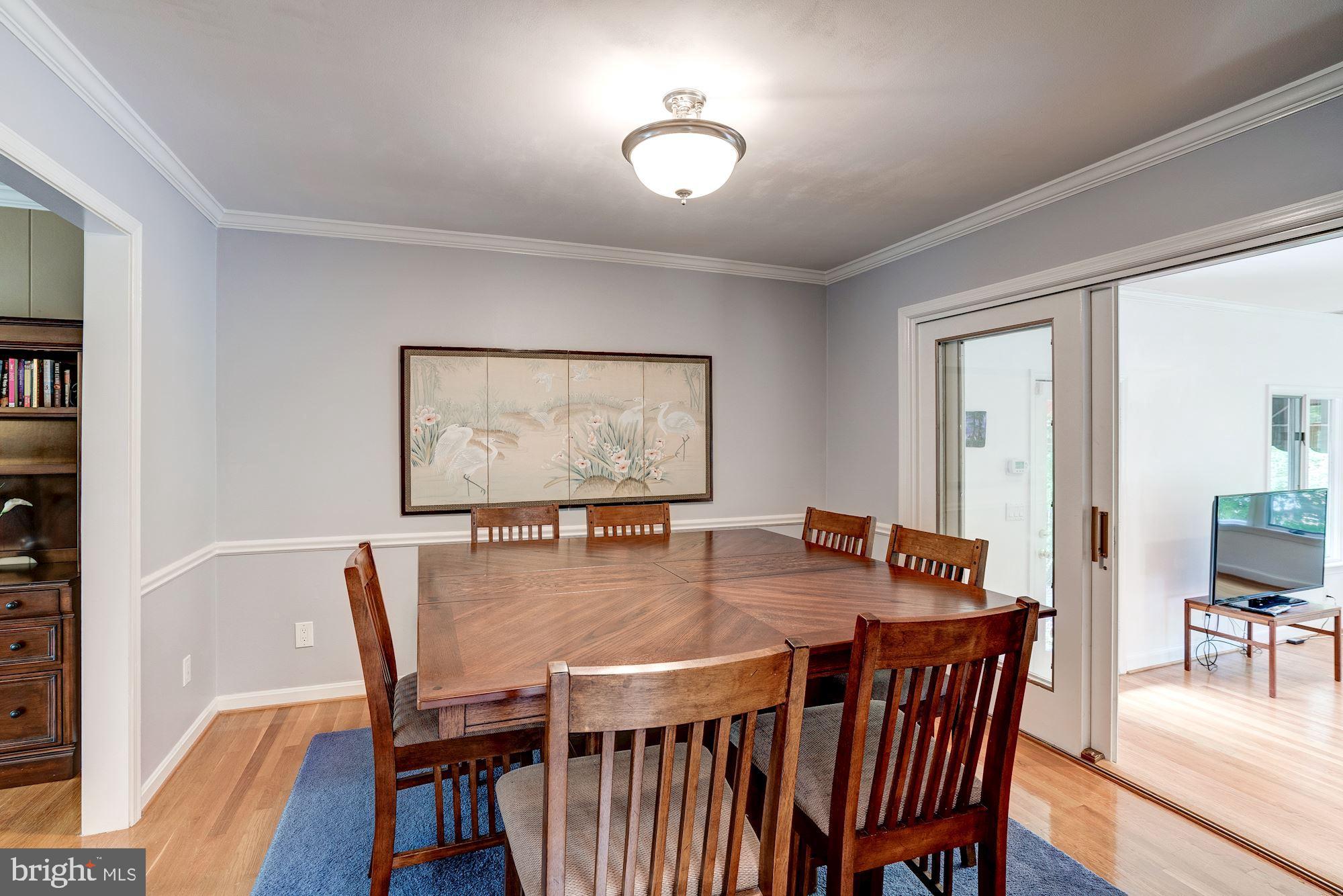 7604 Sebago Road Bethesda, MD 20817 - Photo 4 of 31 Share your family meals in this room