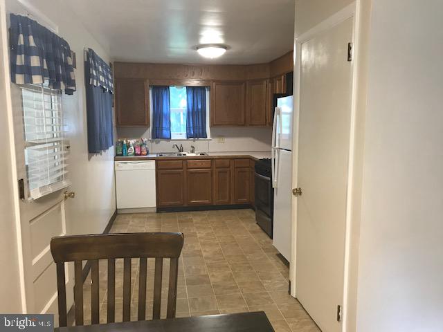 2473 Cambridge Road York, PA 17402 - Photo 13 of 62 Gallery Image 13