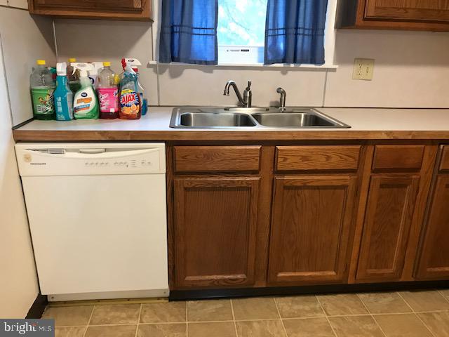 2473 Cambridge Road York, PA 17402 - Photo 15 of 62 Gallery Image 15