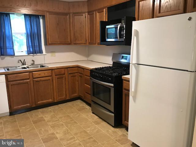 2473 Cambridge Road York, PA 17402 - Photo 16 of 62 Gallery Image 16