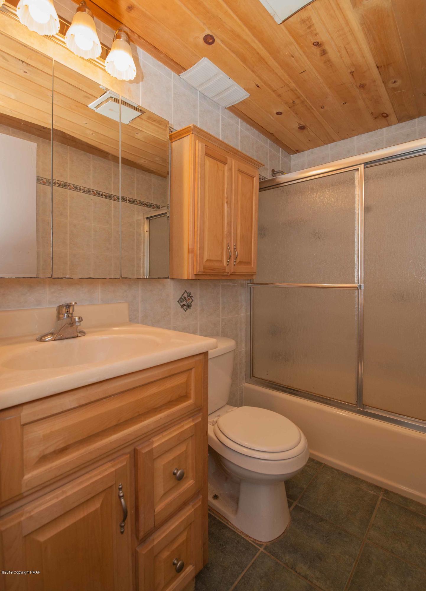 6060 Decker Road Bushkill, PA 18324 - Photo 11 of 25 6060 Decker Rd-13