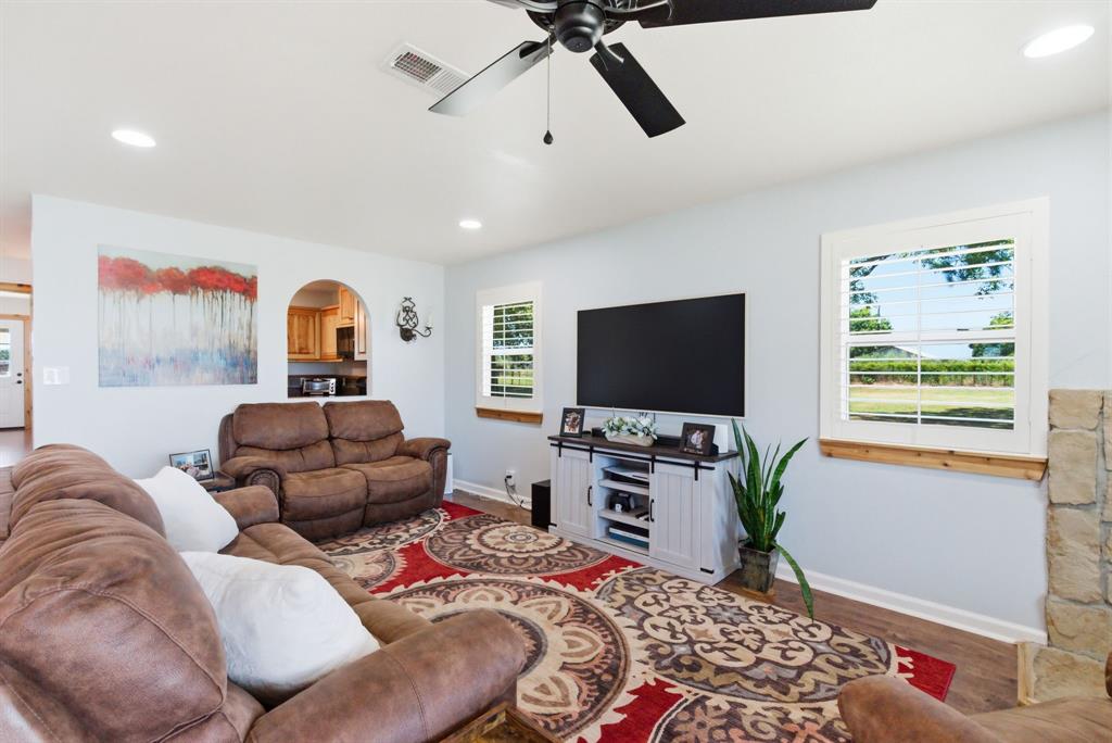 1198 Poe Prairie Road Millsap, TX 76066 - Photo 4 of 35