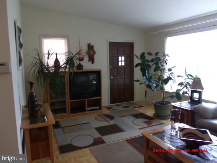 8918 Calvert Street Philadelphia, PA 19152 - Photo 12 of 24 Gallery Image 12