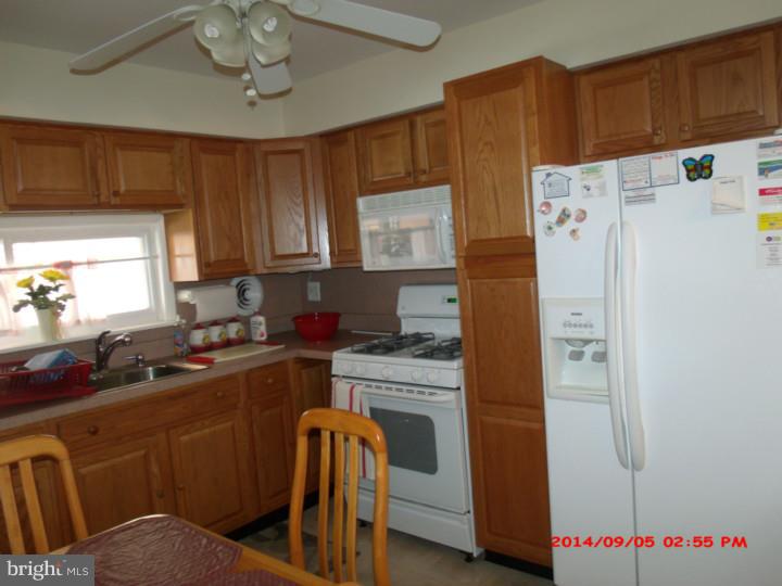 8918 Calvert Street Philadelphia, PA 19152 - Photo 9 of 24 Gallery Image 9