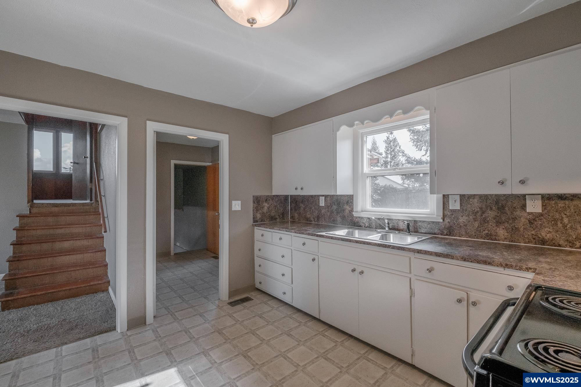 1812 Baxter Road Salem, OR 97306 - Photo 14 of 41 Gallery Image 14
